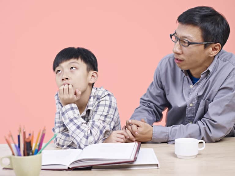 我如何帮助我的孩子捡起他的玩具～不用吵架!